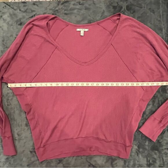 Free People Santa Clara Thermal Long Sleeve Oversized V Neck Top Mulberry Size L - Picture 6 of 9